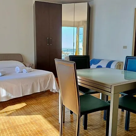 Hostdomus - Bay Apartmán *