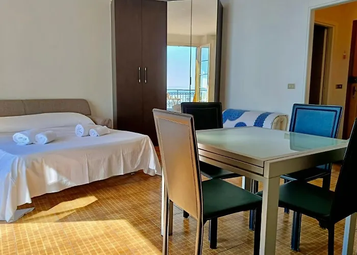 Hostdomus - Bay Apartamento *